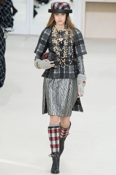 Look 28